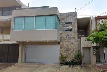 Casa en  Avenida Bellavista, Maria De La Piedad, Coatzacoalcos, Veracruz, México