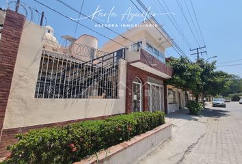 Casa en fraccionamiento en  Calle Pavo Real, Las Aralias, Puerto Vallarta, Jalisco, México