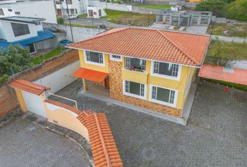 Casa en  Mhj6+g2g, Sangolquí 171103, Ecuador