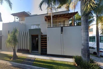 Casa en  Av La Paz 121, Santa Bárbara, Colima, México