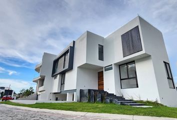 Casa en  Puerta Las Lomas Condominio, Avenida Universidad, Fracc. Puerta Las Lomas, Zapopan, Jalisco, México