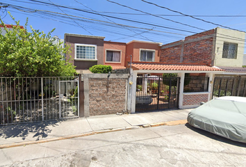 Casa en  Paseo De Las Flores, Bosques De La Alameda, Celaya, Guanajuato, México