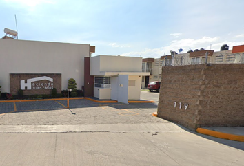 Casa en fraccionamiento en  Hacienda Juan Carlos, Avenida Revolución, Barrio Del Calvario, San Juan Cuautlancingo, Puebla, México