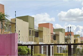 Casa en condominio en  Calle Guayabos, Lazaro Cardenas, Cuernavaca, Morelos, México