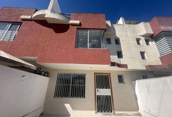 Casa en  Leonidas Proaño, Quito, Ecuador