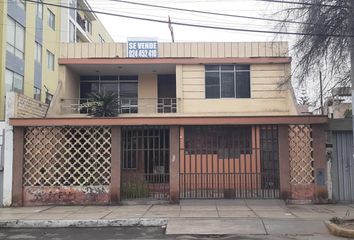 Casa en  Avenida El Sol, Chorrillos, Perú