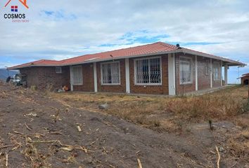 Casa en  Cqxp+fq Parroquia De Tumbabiro, Ecuador