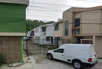 Casa en condominio en  Privada Las Brisas, Gustavo Díaz Ordaz, Barrio De La Ermita, De La Ermita, Campeche, México