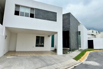 Casa en  Cumbre Inglesa, Cumbres Madeira, Monterrey, Nuevo León, México