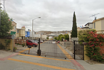 Casa en fraccionamiento en  Vosgos, Urbiquinta Del Cedro, Tijuana, Baja California, México