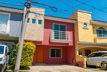 Casa en condominio en  Coto Jacarandas, Avenida Valle De San Isidro, Villas De Zapopan, Zapopan, Jalisco, México