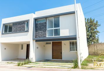 Casa en condominio en  Nouvé, Avenida Atardecer, Centinela I, Zapopan, Jalisco, México