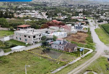 Terreno Comercial en  Calle Hernan Gonzales De Saa, Ibarra, Ecuador