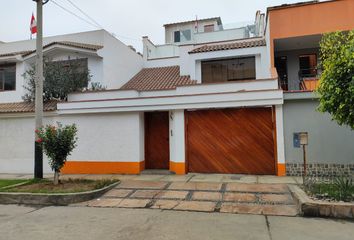 Casa en  C. Loma De Las Violetas 161, Santiago De Surco, Perú