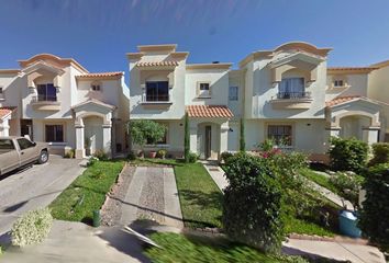 Casa en fraccionamiento en  Cerrada Orleans, Luis Donaldo Colosio, Guaymas, Sonora, México