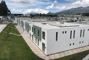 Casa en  Mf77+9cm, Quito 170132, Ecuador