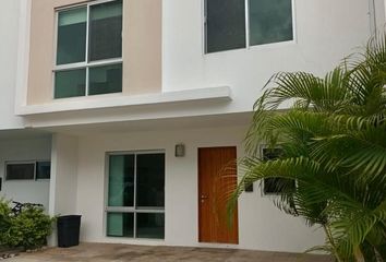 Casa en fraccionamiento en  Residencial Arbolada By Cumbres, Avenida Huayacán, Cancún, Quintana Roo, México