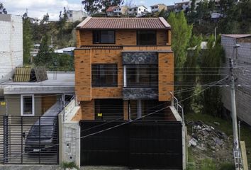 Casa en  4xgx+9fw, Cuenca, Ecuador