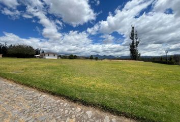 Terreno Comercial en  7pjx+gqc, Ilumán, Ecuador