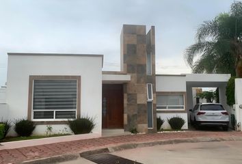 Casa en fraccionamiento en  Jardines De Santa Fe, Sierra De Corupira, Hda. Santa Fe, León, Guanajuato, México