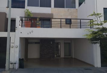 Casa en fraccionamiento en  Circuito Alamedas De Alcazar 130, Fraccionamiento Alamedas De Alcázar, Predio Valle De Señora Sur, León, Guanajuato, México