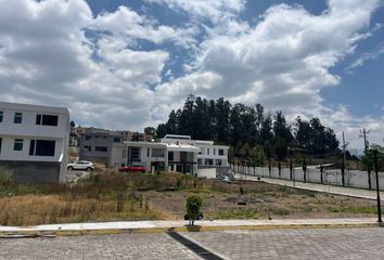 Terreno Comercial en  Urbanización Prados Del Este, Quito, Ecuador