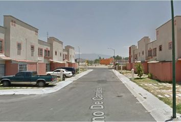 Casa en condominio en  Retorno De Canelos, Hacienda Los Fresnos, Jalisco, México