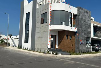 Casa en fraccionamiento en  Lomas De La Rioja Ii, Alvarado, Veracruz, México