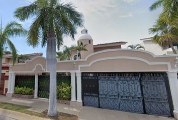 Casa en  C. Pelícanos, Marina Vallarta, Puerto Vallarta, Jalisco, México