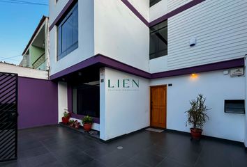 Casa en  Asociación De Propietarios Y Residentes De La Urb. San Joaquin, Calle Miguel Zamora, Bellavista, Perú