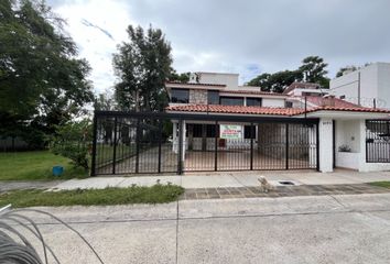 Casa en fraccionamiento en  Circuito De Las Flores Norte 2171, Bugambilias, Zapopan, Jalisco, México