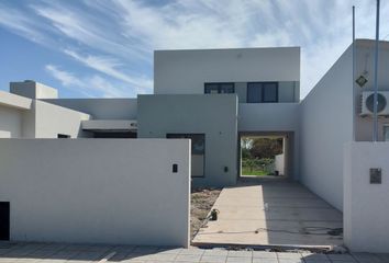 Casa en  Calle Pio Xii, Tandil, Provincia De Buenos Aires, Arg