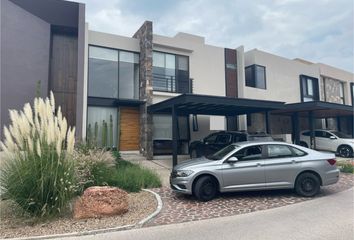 Casa en  Altozano Querétaro, Anillo Vial Fray Junípero Serra, Santiago De Querétaro, Querétaro, México