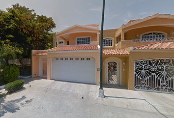 Casa en  C. Tabachín 332, Alameda, 82123 Mazatlán, Sin., México