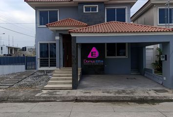 Casa en  Urbanización El Condado De Vicolinci, Primera Entrada, E40, Ecuador