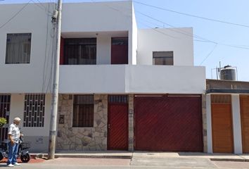 Casa en  Avenida La Alborada, Pisco, Ica, 11601, Per