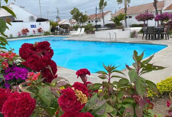 Casa en  Carlos Espinoza Larrea, Salinas