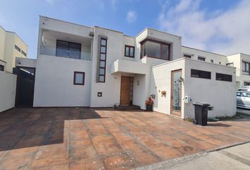 Casa en  Calle Gladys Marín, Antofagasta, 1260000, Chl