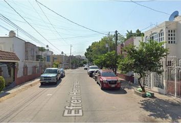 Casa en  Efrén Hernández, Parques Del Nilo 2a. Sección, Guadalajara, Jalisco, México