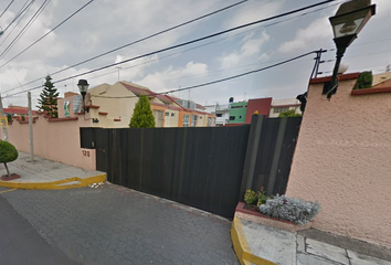 Casa en fraccionamiento en  Calz. De Las Bombas 128, Coapa, Coyoacán, 04890 Ciudad De México, Cdmx, México