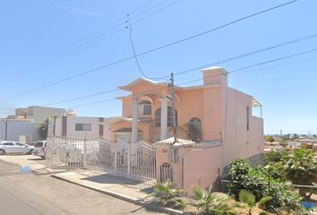 Casa en  Paseo De Las Flores, Valle Dorado, Ensenada, Baja California, México