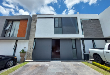 Casa en fraccionamiento en  Coto Alamo, Avenida Del Bosque Real, Valle Imperial, Nuevo México, Jalisco, México