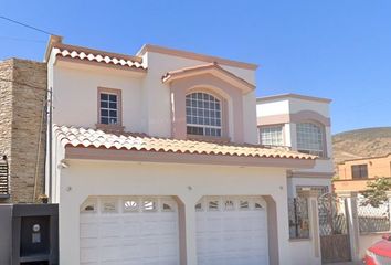 Casa en  Lago Chaira 494, Valle Dorado, Ensenada, Baja California, México