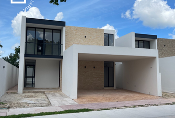 Casa en fraccionamiento en  Cholul, Yucatán, México