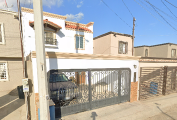 Casa en  Calle Manelich, Tecate, Baja California, México