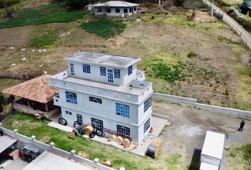 Casa en  Via Nulti, Cuenca, Ecuador