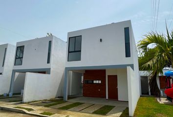 Casa en fraccionamiento en  Residencial Cedrela, El Cedro, Tabasco, México