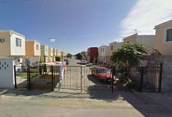 Casa en condominio en  Calle Limonaria, Valles Del Paraíso, Nuevo Laredo, Tamaulipas, México