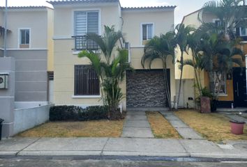 Casa en  Urbanización Gran Vittoria Via Salitre, Samborondón, Guayaquil, Ecuador