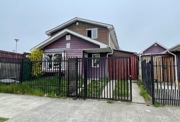 Casa en  Avenida Austral, Puerto Montt, Los Lagos, Chile